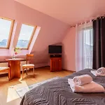 Bed and Breakfast Artmontis 4*