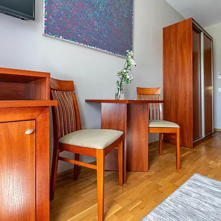 Willa Artmontis Bed & Breakfast 4*