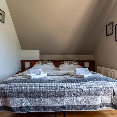 ベッド・アンド・ブレックファスト Willa Artmontis 4*