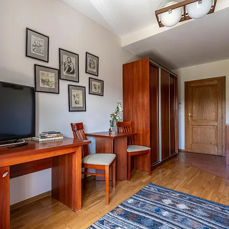 Willa Artmontis Bed & Breakfast 4*