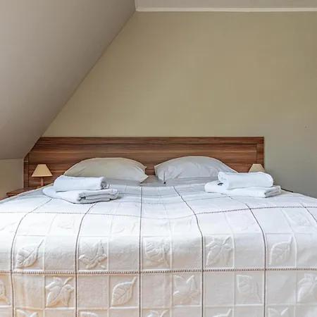 Willa Artmontis Bed & Breakfast 4*